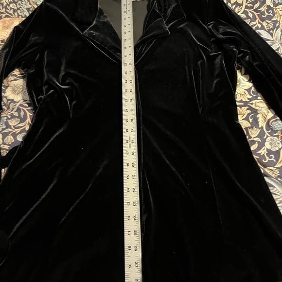 Chic Black Velvet button jacket with belt - Picture 6 of 16